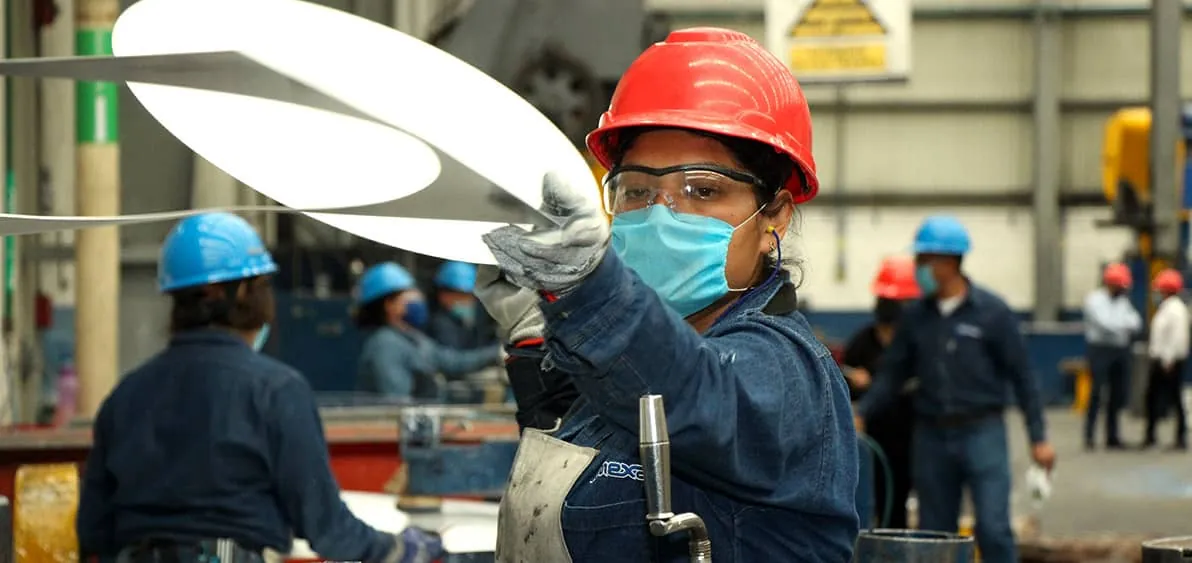 Almexa operator holding an aluminum circle